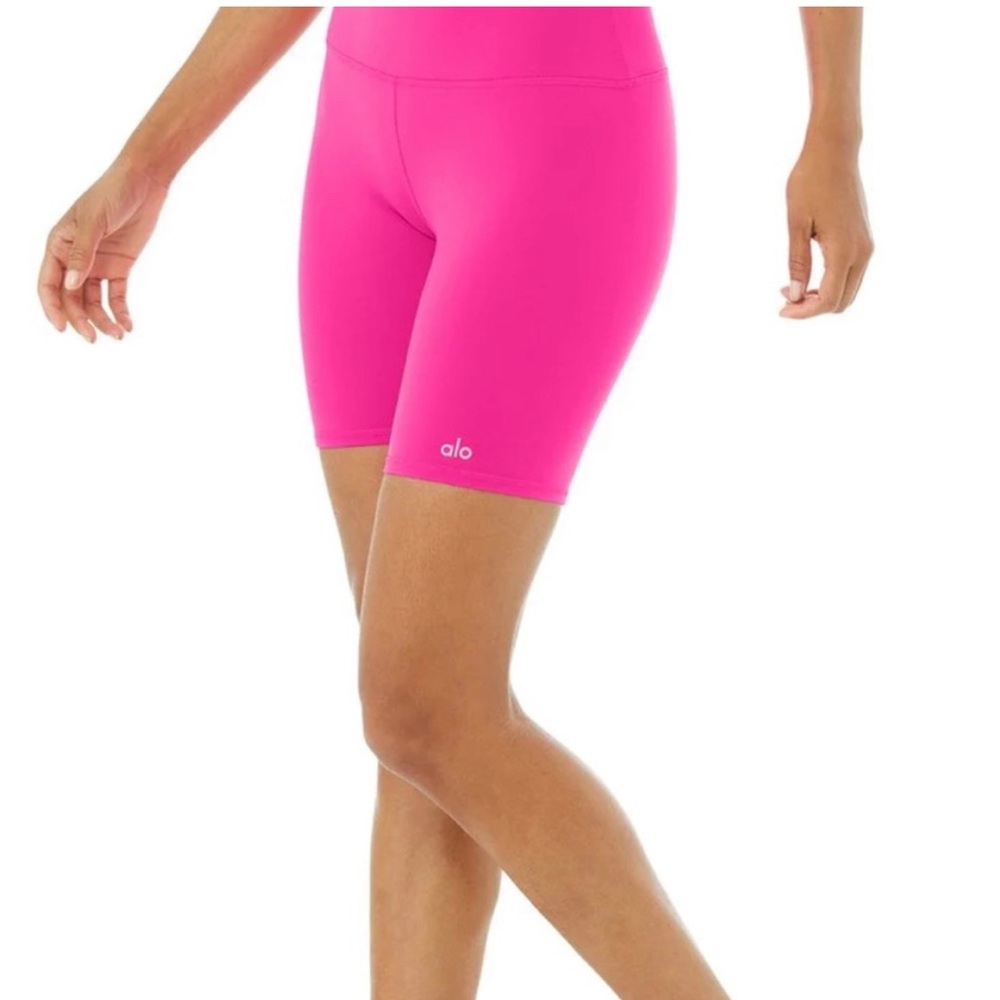 ALO Yoga 7” HIGH-WAIST BIKER SHORT in Pink Fuschia L